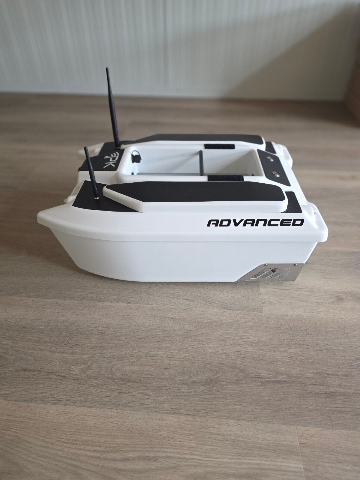 Splinternieuwe pk voerboot, Watersport en Boten, Hengelsport | Karpervissen, Ophalen, Nieuw