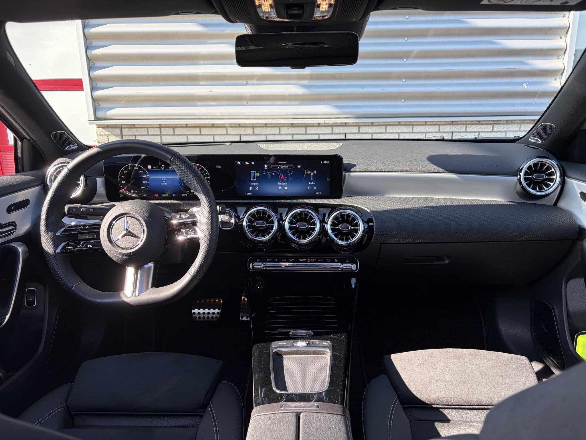 Mercedes-Benz A-klasse 250 e Business Solution AMG | Panoram, Auto's, Mercedes-Benz, Stof, Gebruikt, 4 cilinders, Bedrijf