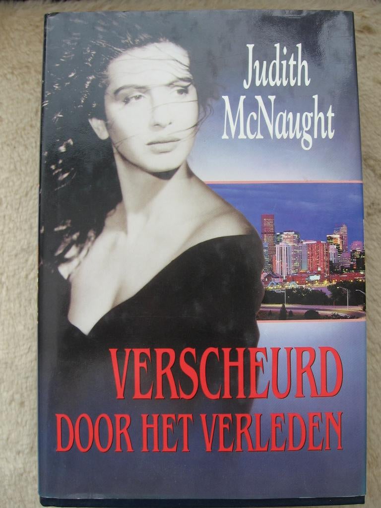 Judith McNaught - Verscheurd door het verleden, Boeken, Ophalen of Verzenden, Gelezen, Judith McNaught