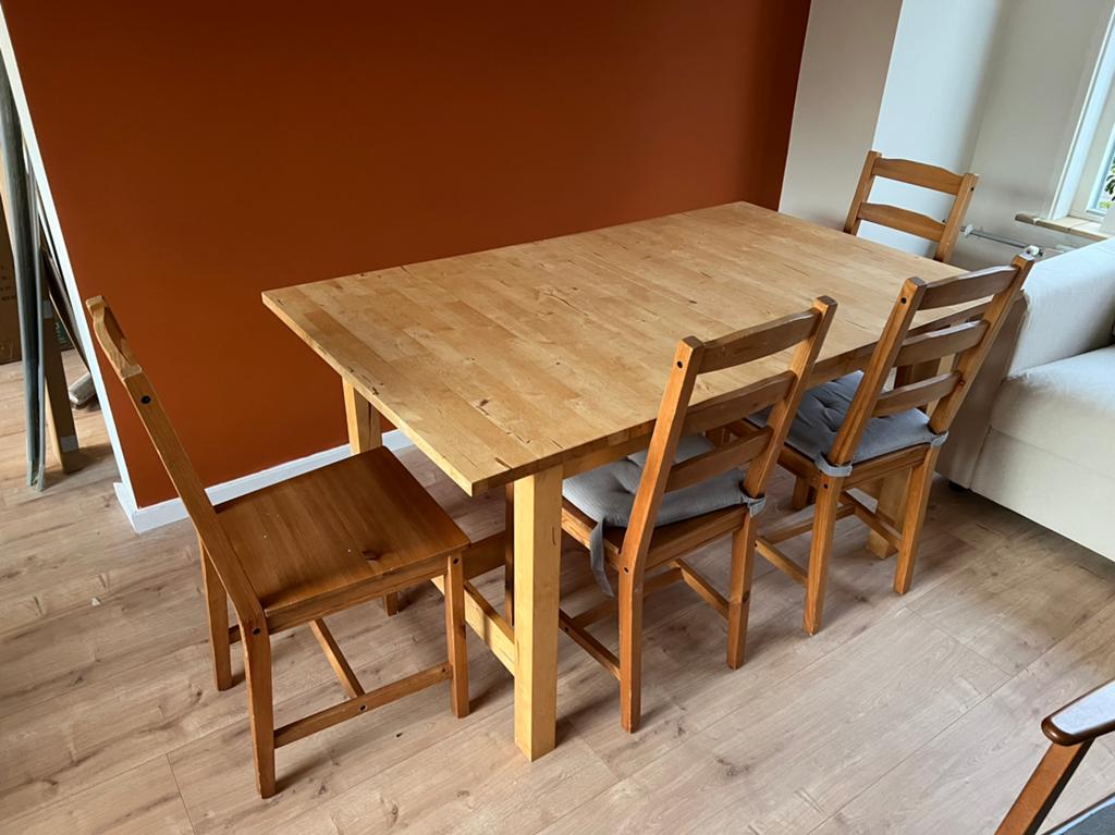 Ikea eettafel 150x90 (Nordbyn, uitschuifbaar) met stoelen, Ophalen, Gebruikt, 4 tot 6 stoelen