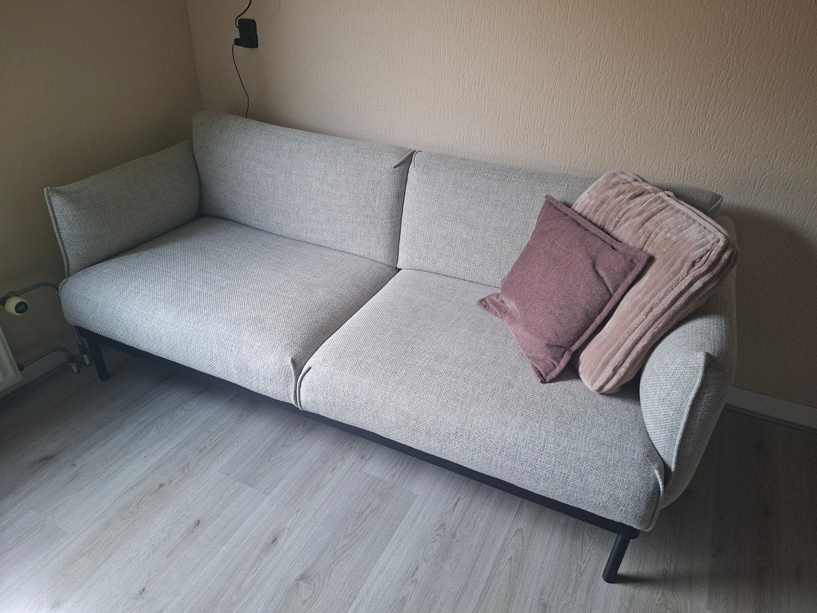 grijze 2 zitsbank, Ophalen, Zo goed als nieuw, 75 tot 100 cm, Tweepersoons