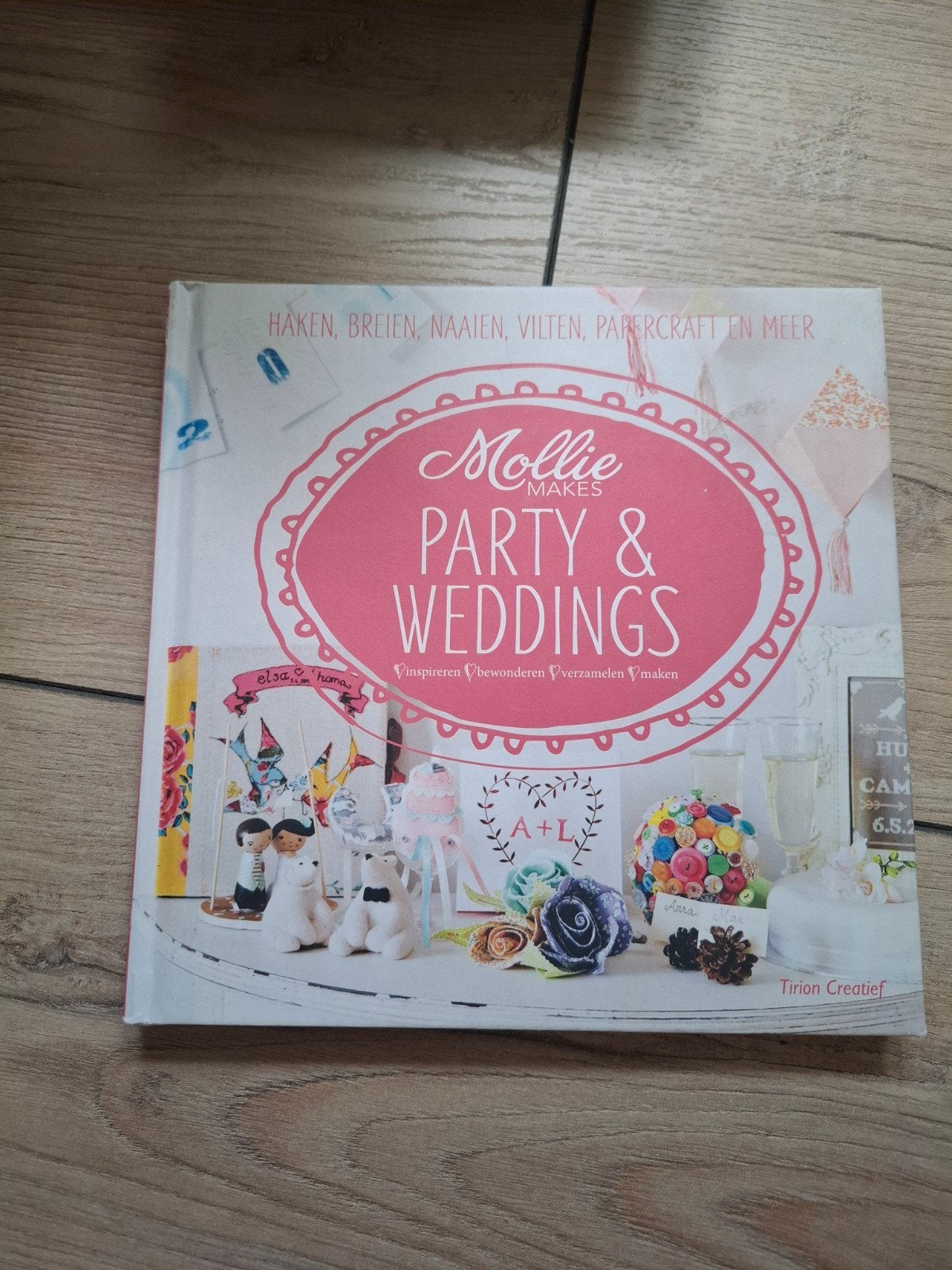 Mollie makes party en weddings, Ophalen of Verzenden, Zo goed als nieuw, Breien en Haken
