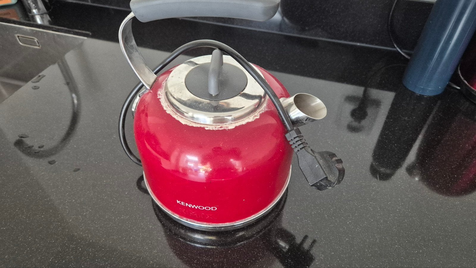 Kenwood waterkoker - Mooie rode kleur, 1,25 liter inhoud, 1 tot 2 liter, Ophalen of Verzenden, Gebruikt