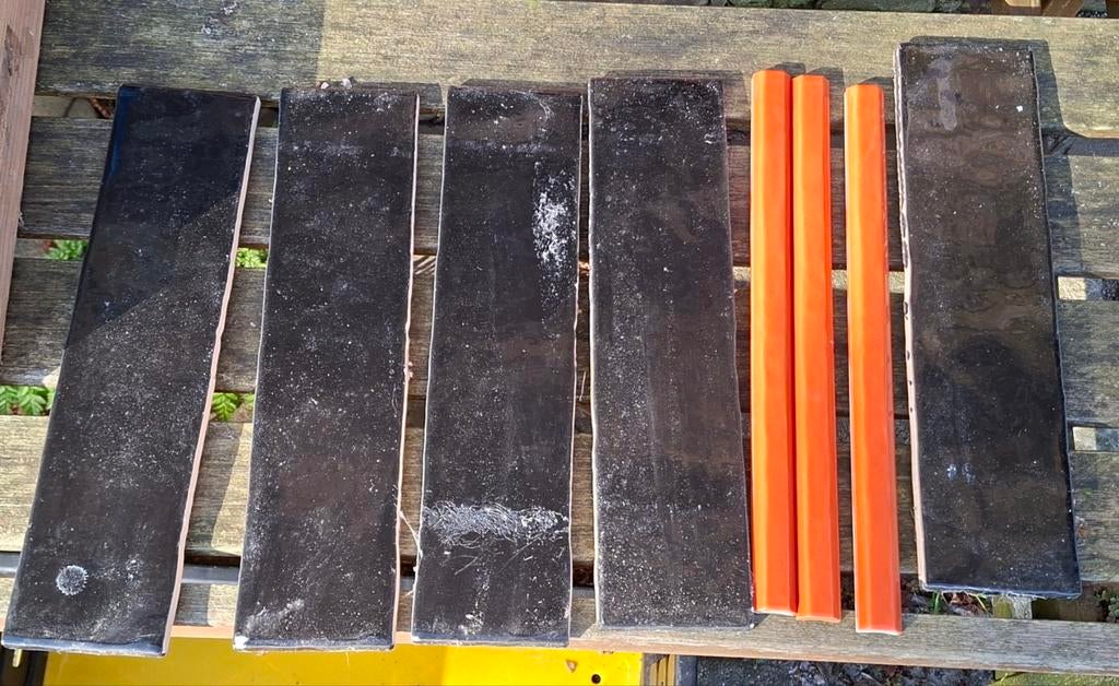 5 zwarte metrotegels en 3 oranje lijstjes, Doe-het-zelf en Verbouw, Tegels, Ophalen, Minder dan 20 cm, Zo goed als nieuw, 20 tot 40 cm
