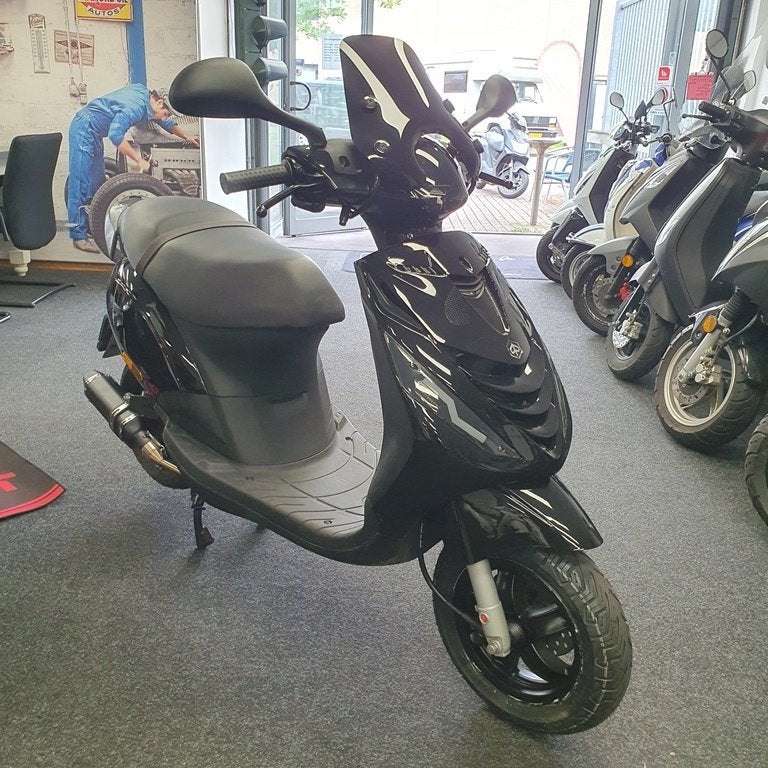 Piaggio Zip 2000 iget 45km | 2022 | full options, Fietsen en Brommers, Scooters | Piaggio, Ophalen, Maximaal 45 km/u, Zip, Zo goed als nieuw