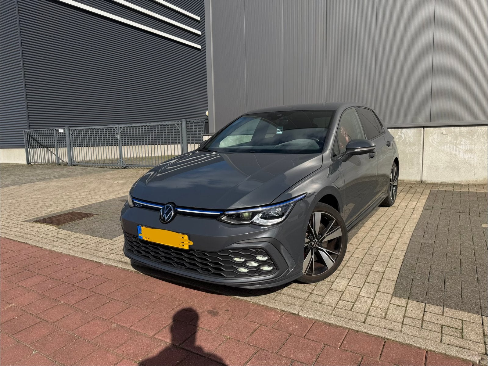 Volkswagen Golf 8 GTE 1.4 245pk 10/2022 Grijs NAP!, Auto's, Verblindingsvrij grootlicht, 4 cilinders, Alcantara, 1395 cc