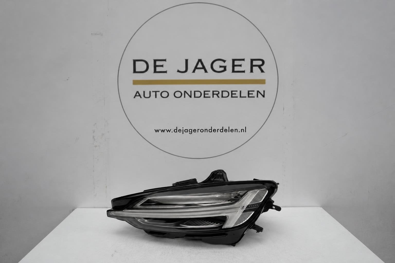 Volvo V60/S60 II Full LED koplamp links 32228809, Gebruikt, Gunnar Engellaus vag 8
405 31  Gothenburg, SE, Info@volvocars.com