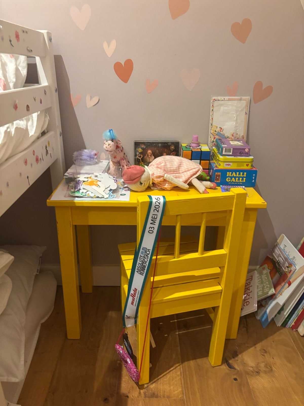 Gele kinderbureau met stoel, Ophalen of Verzenden, Gebruikt, Tafel(s) en Stoel(en)