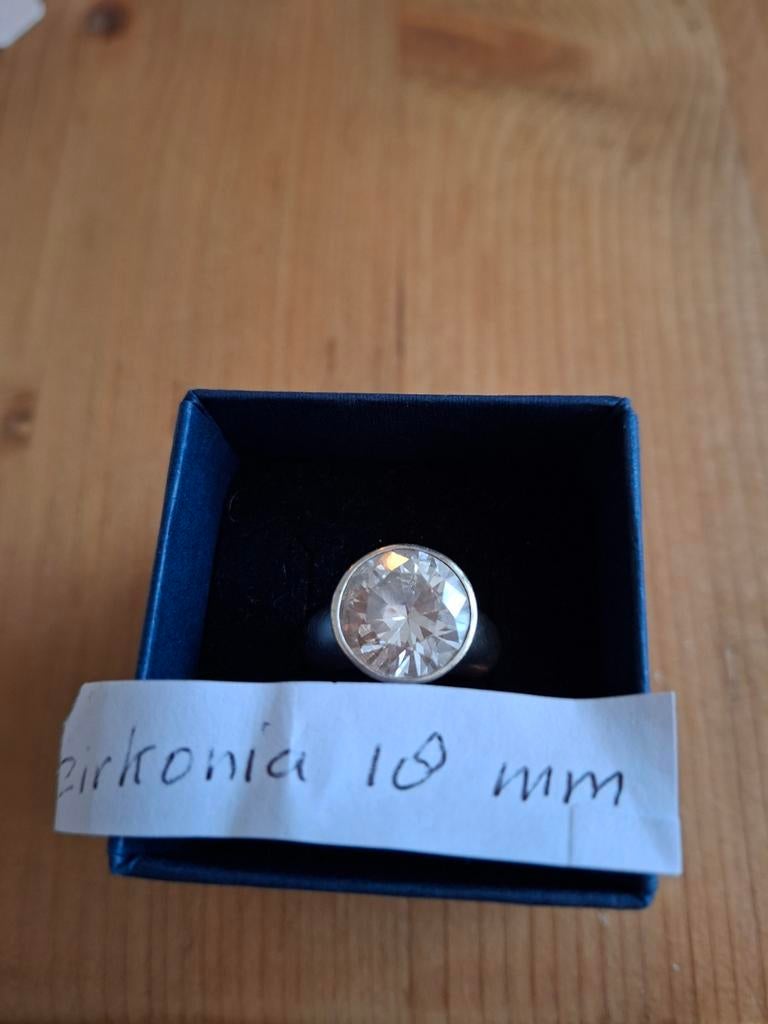 Zilveren ring met zirkonia, Ophalen of Verzenden, Zilver, Zilver, Dame
