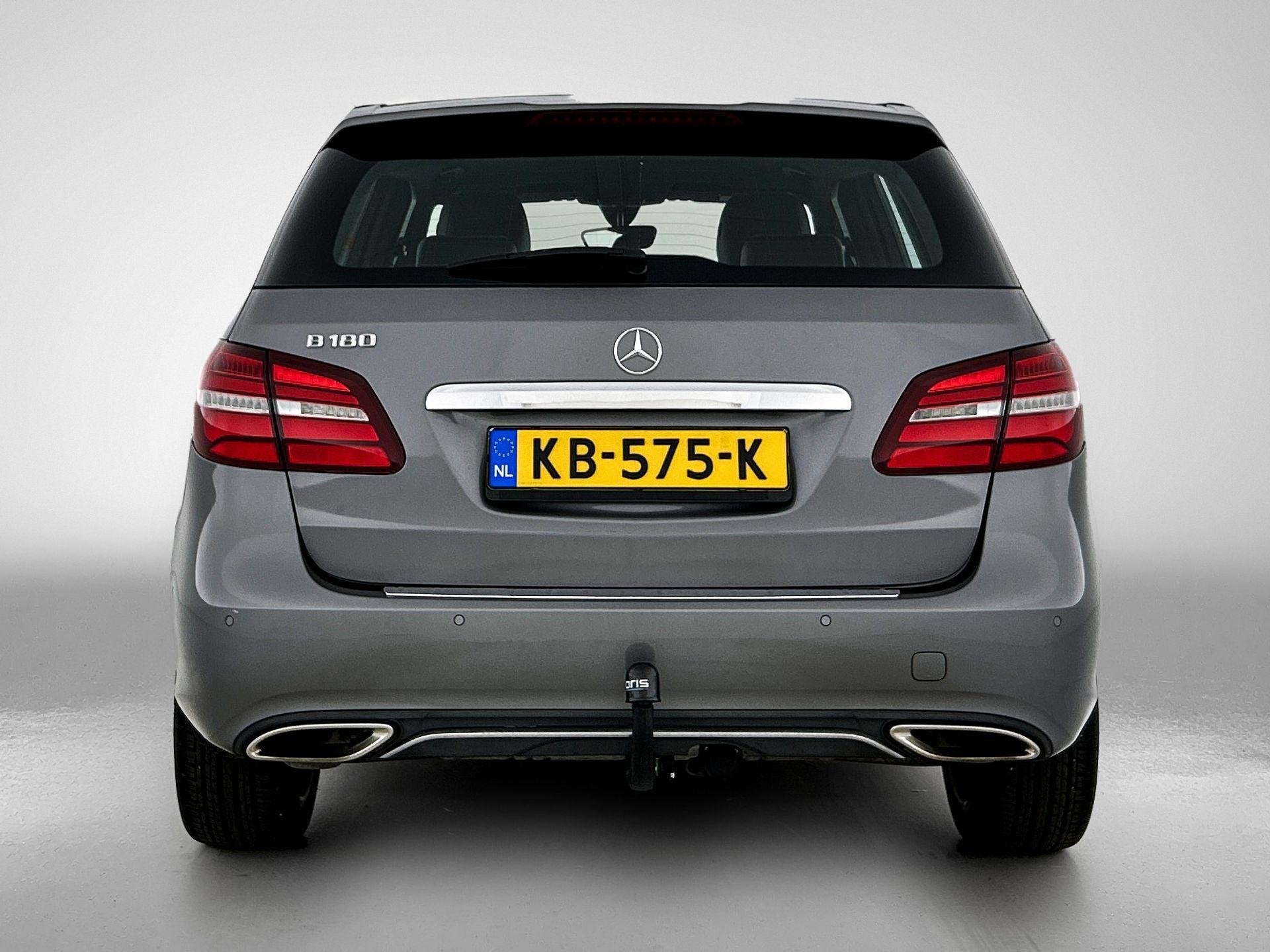 Mercedes-Benz B-klasse 180 Ambition | APPLE CARPLAY - ANDROI, Voorwielaandrijving, Gebruikt, 4 cilinders, Leder en Stof