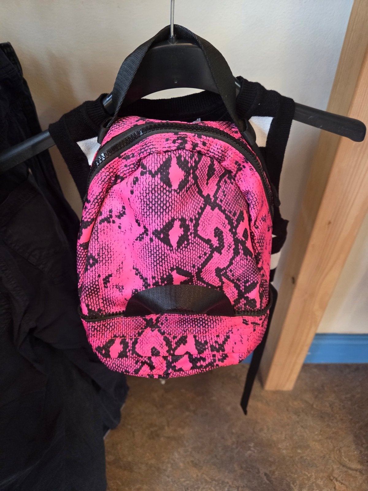 Roze compacte tas van Zara met slangenprint, Ophalen of Verzenden, Gebruikt, Roze, Schoudertasje