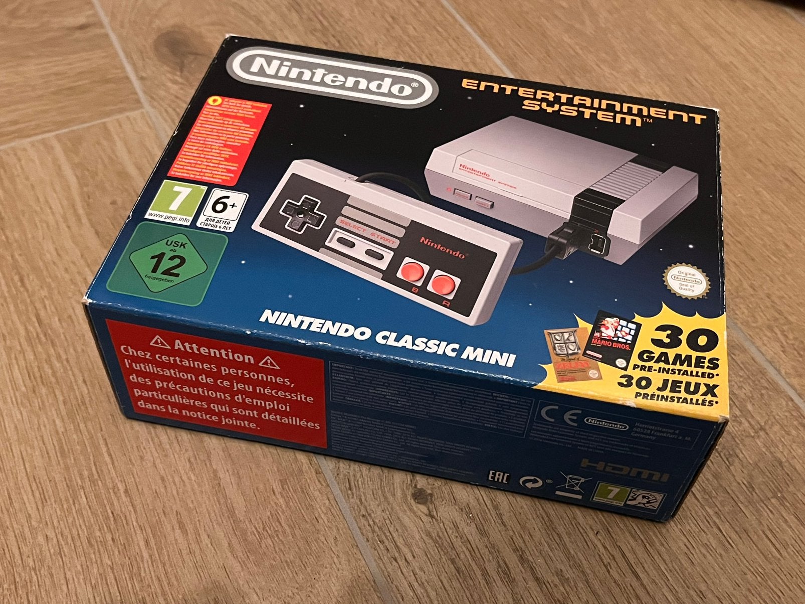 Nintendo NES mini met doos en 8bitdo bluetooth adapter, Ophalen of Verzenden, Zo goed als nieuw, Met 1 controller, Met games