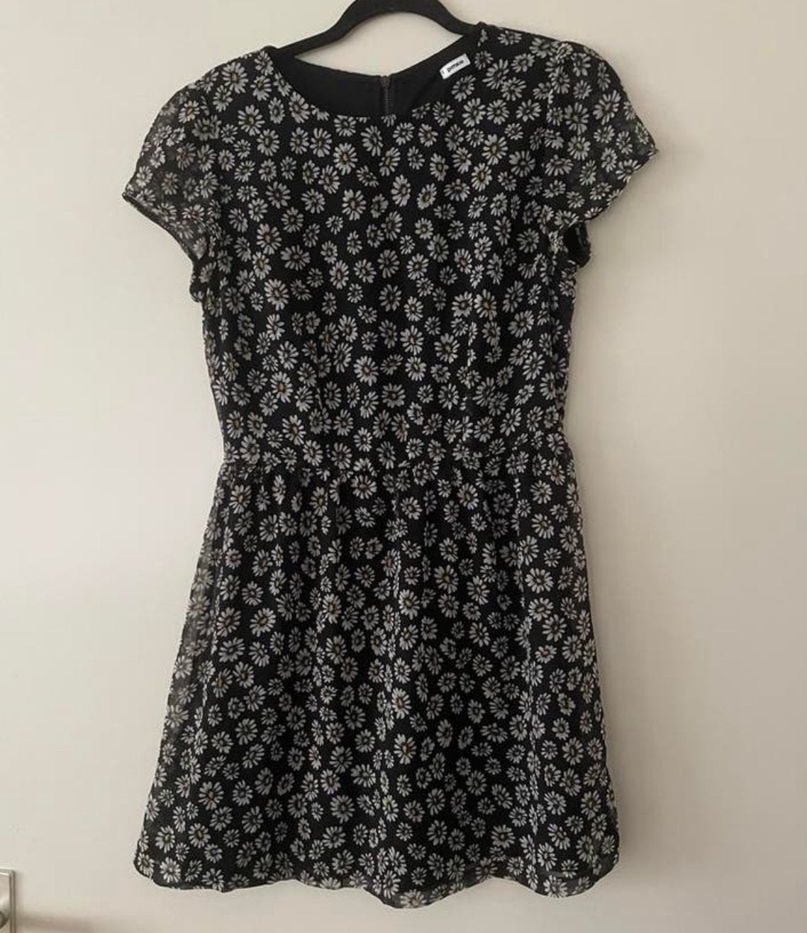 Pimkie zwarte jurk met madeliefjes maat S/36 Nieuw, Kleding | Dames, Zwart, Nieuw, Ophalen of Verzenden, Maat 36 (S)