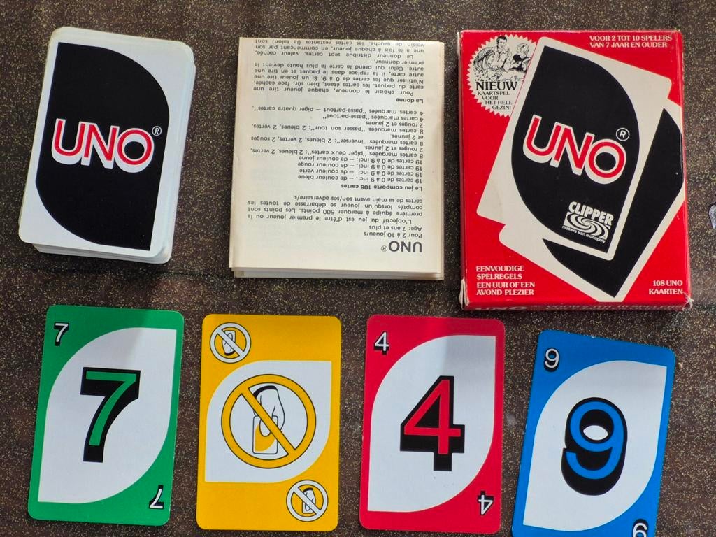 Eerste uitgave van Uno uit 1980 zgan vintage iconisch, Hobby en Vrije tijd, Gezelschapsspellen | Kaartspellen, Ophalen of Verzenden