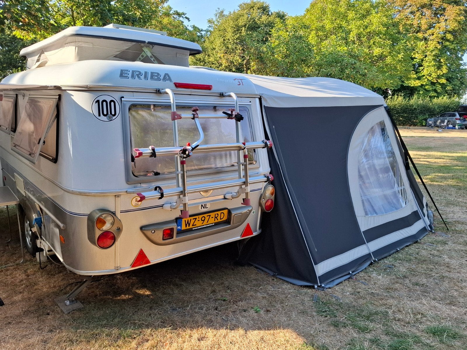 Eriba Touring GT met hefdak en ruime voortent (Reda TenCate), Standaardzit, 4 tot 5 meter, Lengtebed, Eriba
