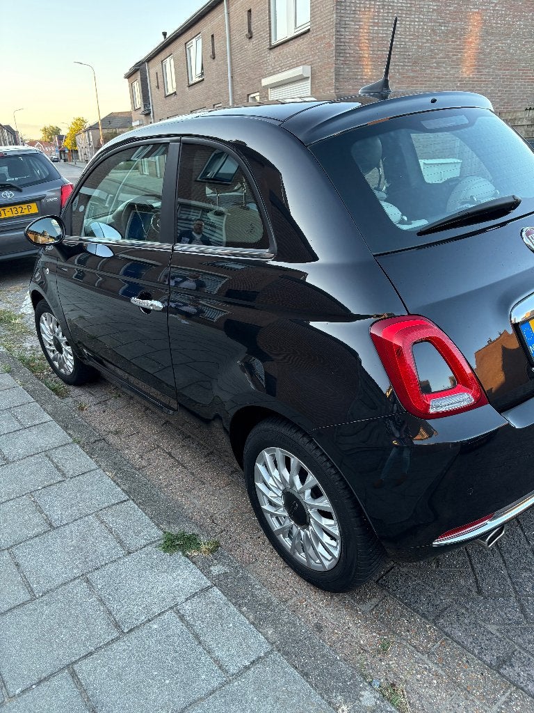 Fiat 500 1.0 70pk Hybrid 2022 Zwart met all Seasons banden, Voorwielaandrijving, 40 €/maand, 4 stoelen, Zwart