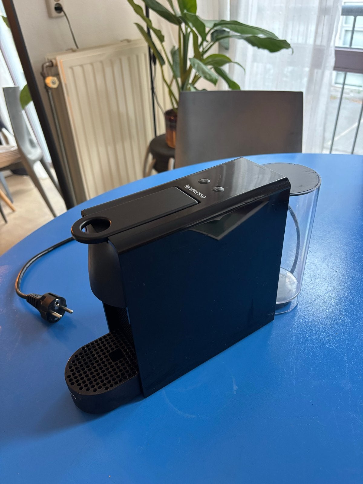 Nespresso Krups Essenza Mini - Zwart, Espresso apparaat, Ophalen of Verzenden, Zo goed als nieuw, 1 kopje