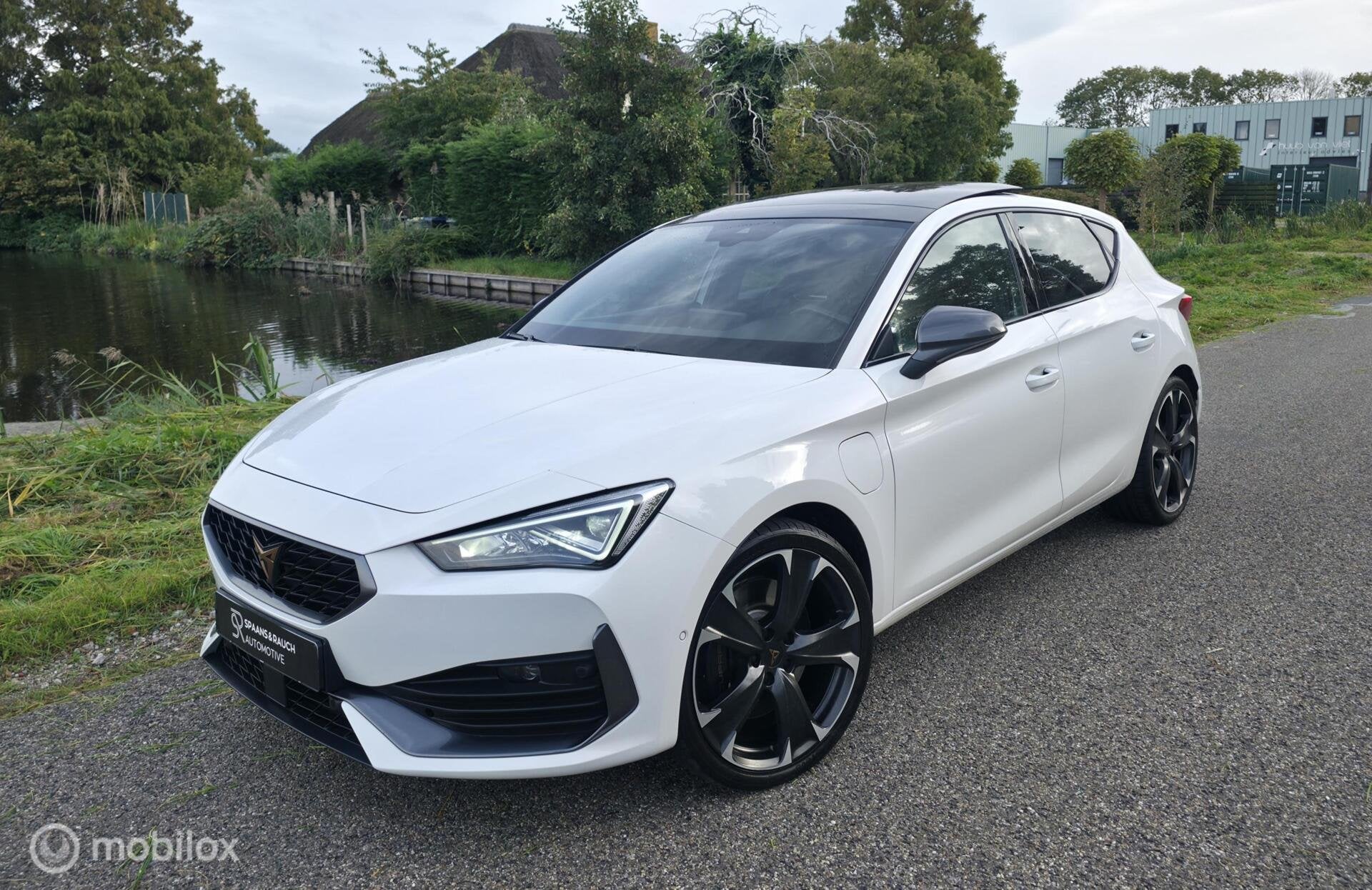 CUPRA Leon 1.4 e-Hybrid VZ 245pk / Pano / Memory / Sfeer, Auto's, 77 km/l, Gebruikt, Zwart, 4 cilinders
