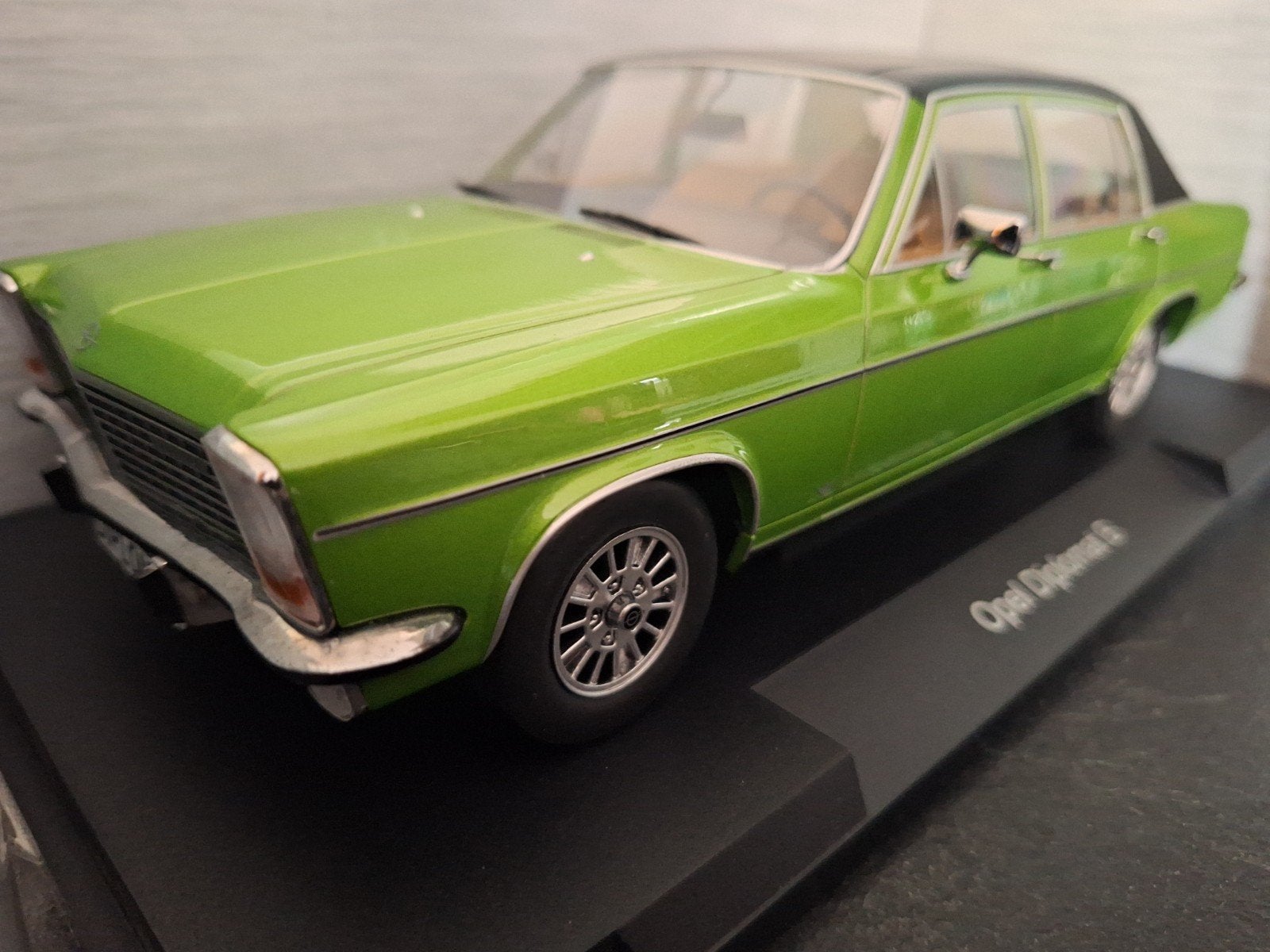 Opel Diplomaat B 1972 Schaal 1:18, Overige merken, MCG, Nieuw, Ophalen of Verzenden
