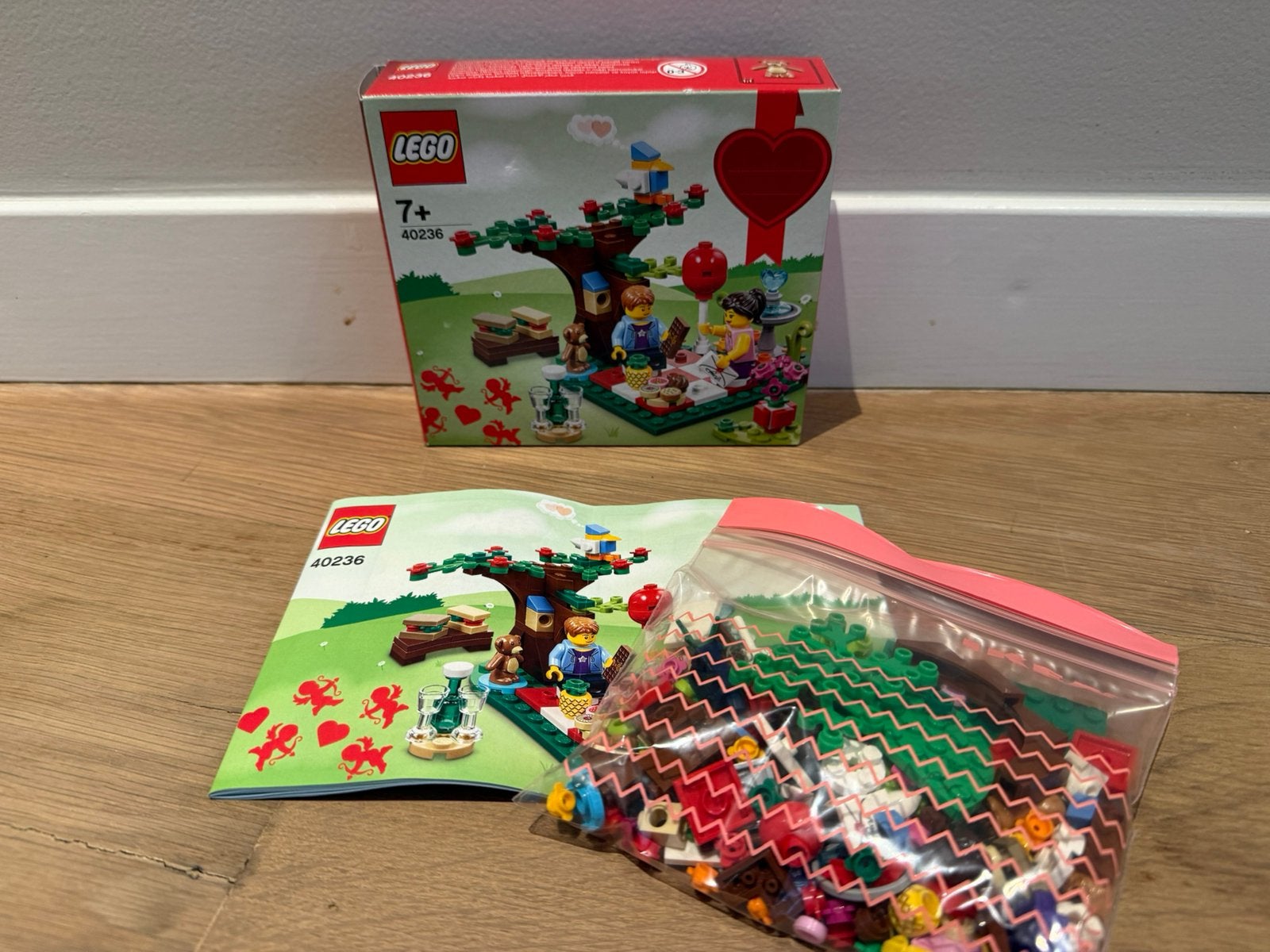 LEGO 40236 Romantic Valentine Picknick, Overige thema's, Lego, Ophalen of Verzenden, Zo goed als nieuw
