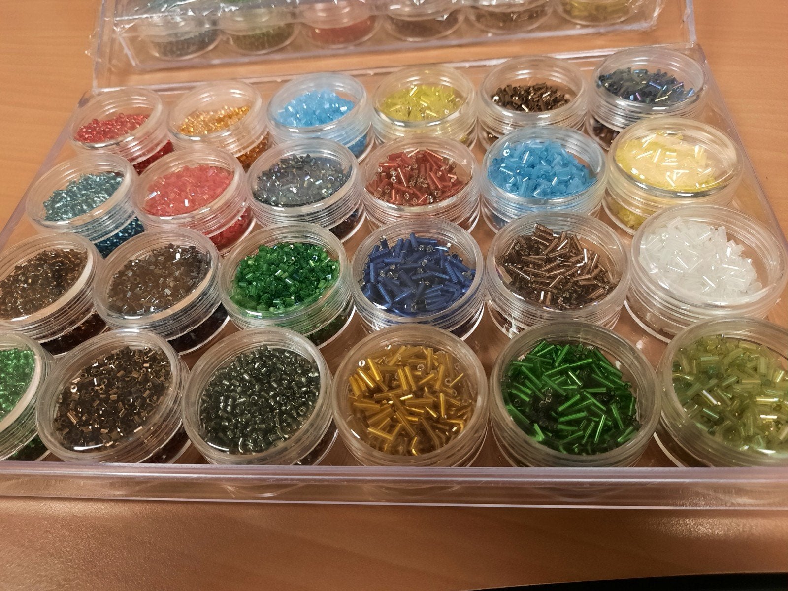 48 Doosjes Kralen met 2 Gratis Sorteerdozen, Verzenden, Nieuw, Kraal