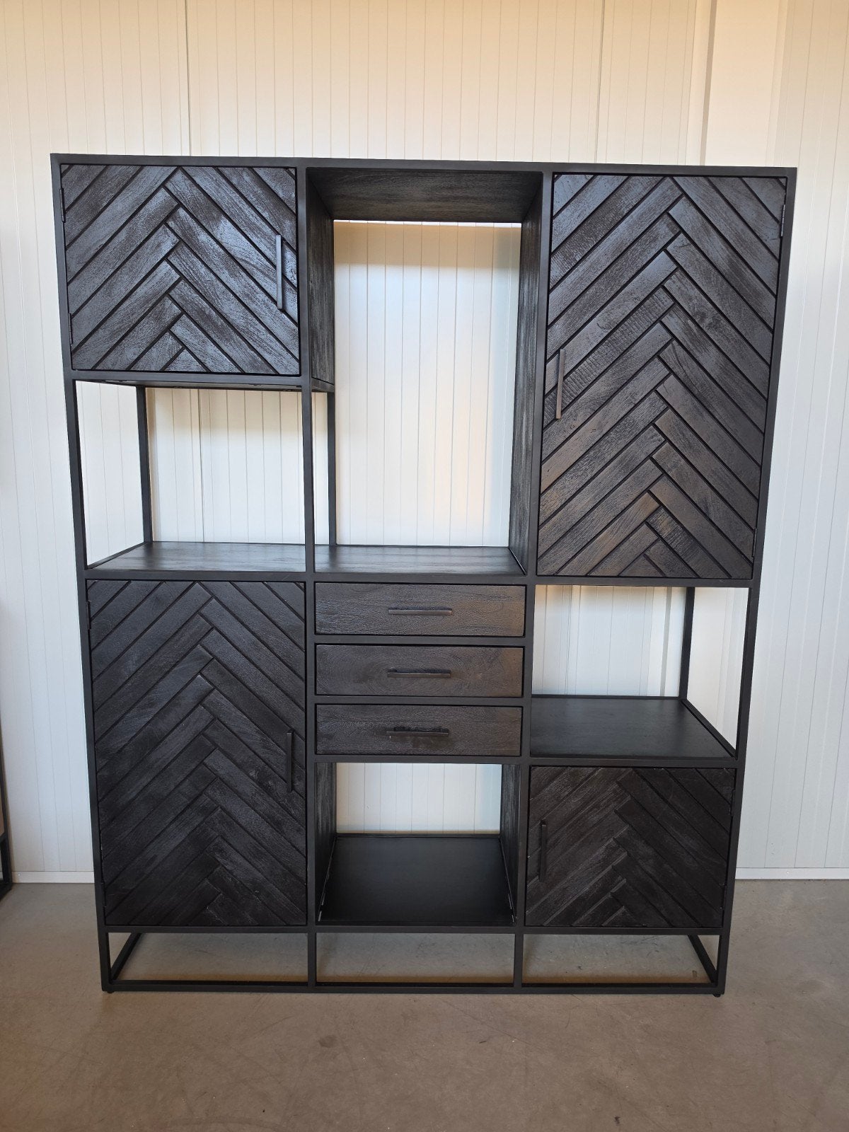 Vakkenkast New York 160 cm - Visgraat & Zwart Staal, Overige houtsoorten, Info@meubeloutletmeppel.nl, 150 tot 200 cm, Met lade(s)