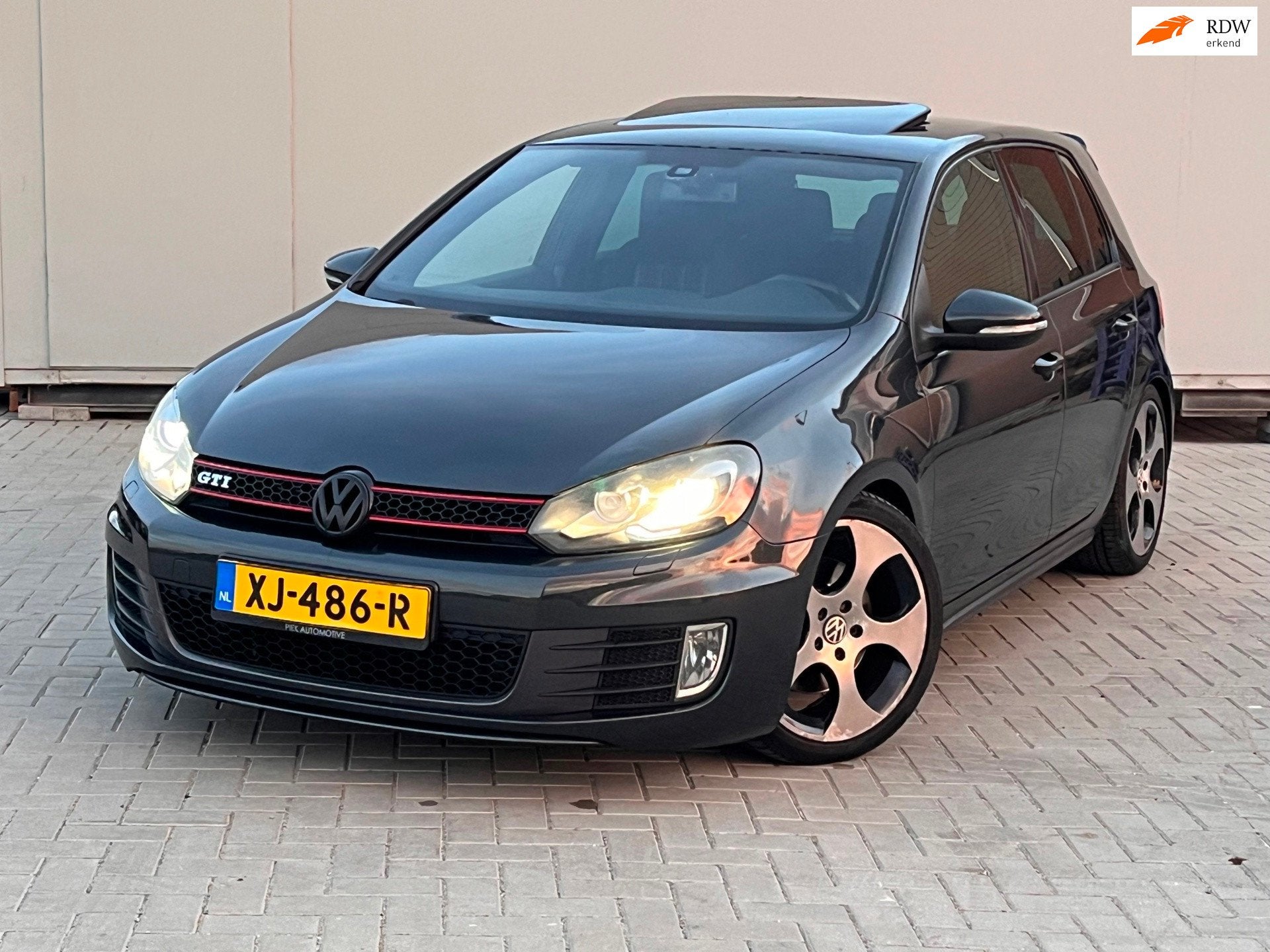 Volkswagen Golf 2.0 GTI DSG AUTOMAAT PANO SCHUIFDAK BOMVOL L, Auto's, Volkswagen, Voorwielaandrijving, Euro 5, Gebruikt, 4 cilinders