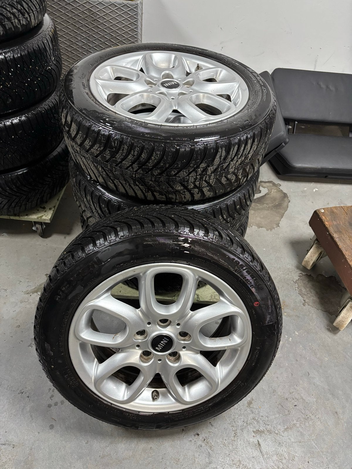 Originele Mini velgen met winterbanden, Ophalen, Gebruikt, 16 inch, Banden en Velgen