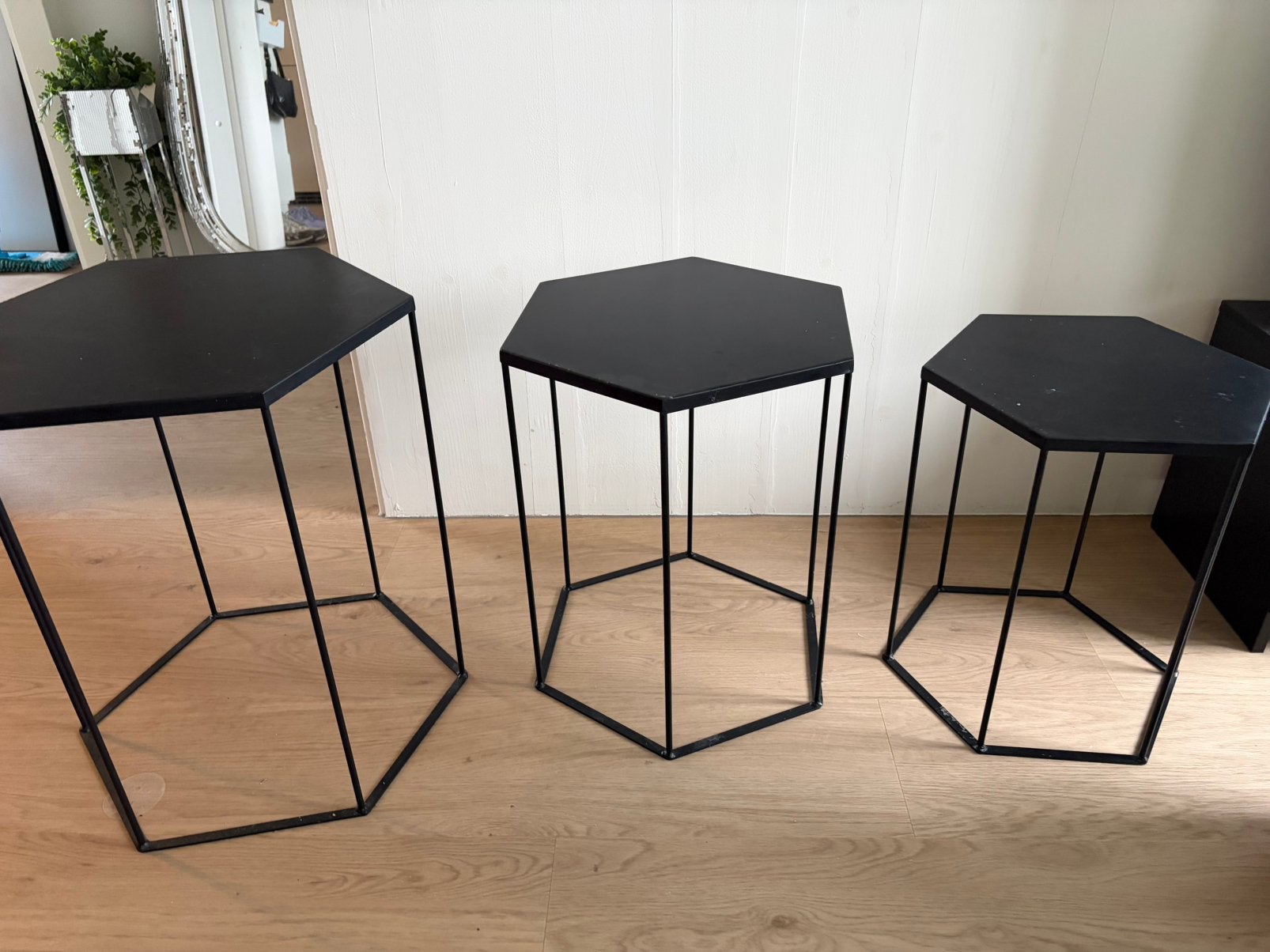 Set van drie bijzet tafels, Huis en Inrichting, Tafels | Bijzettafels, Minder dan 55 cm, Rond, Zo goed als nieuw, Ophalen
