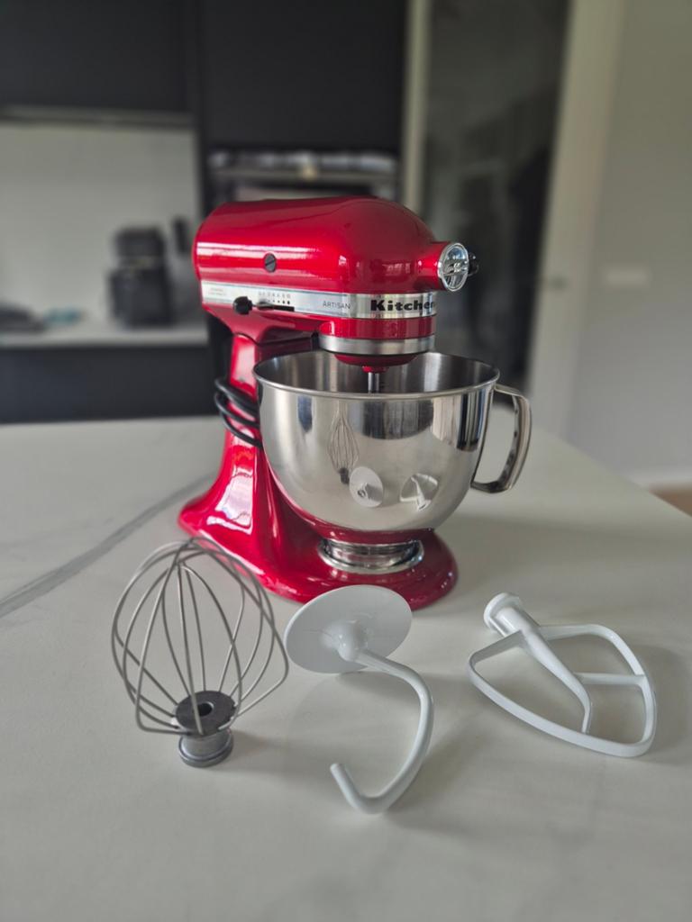 KitchenAid Artisan Keukenmixer - Rood, Ophalen, 4 liter of meer, 3 snelheden of meer, Zo goed als nieuw