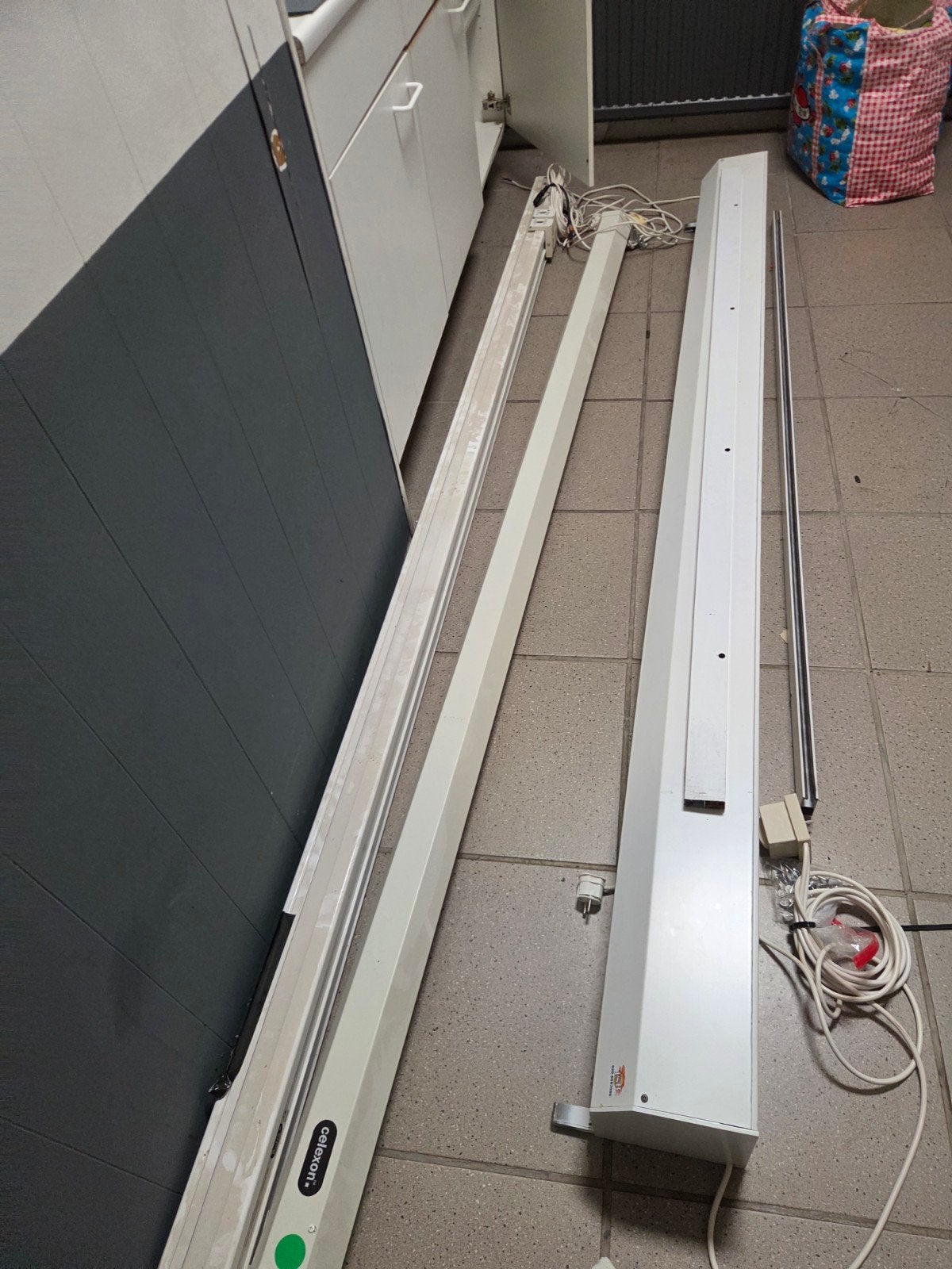 Optoma Beamer met elektrisch projectiescherm, Ophalen of Verzenden, Gebruikt, Optoma