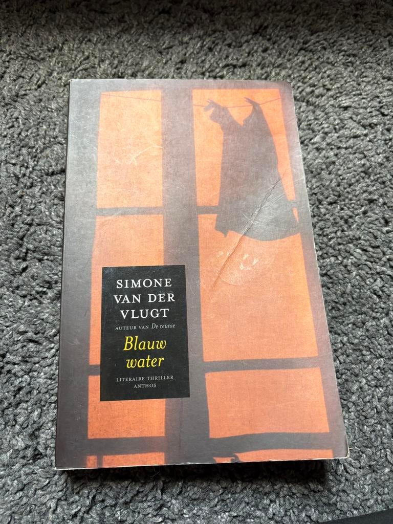 Blauw Water, Simone van der Vlugt., Ophalen of Verzenden, Zo goed als nieuw
