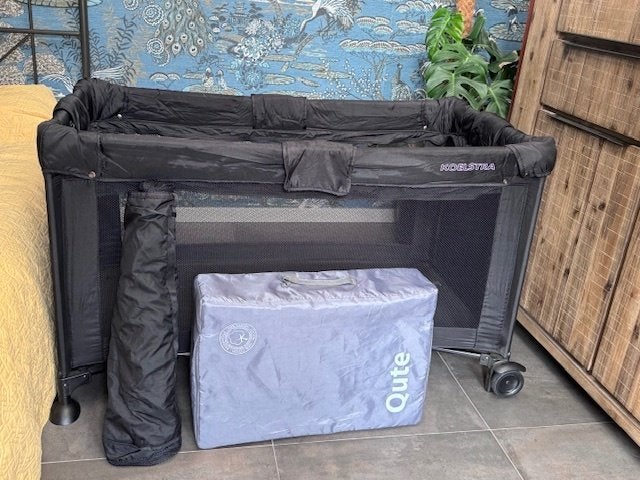 Koelstra T5 Campingbedje Met Verhoger en extra matras., Ophalen, Zo goed als nieuw, Reisbedje