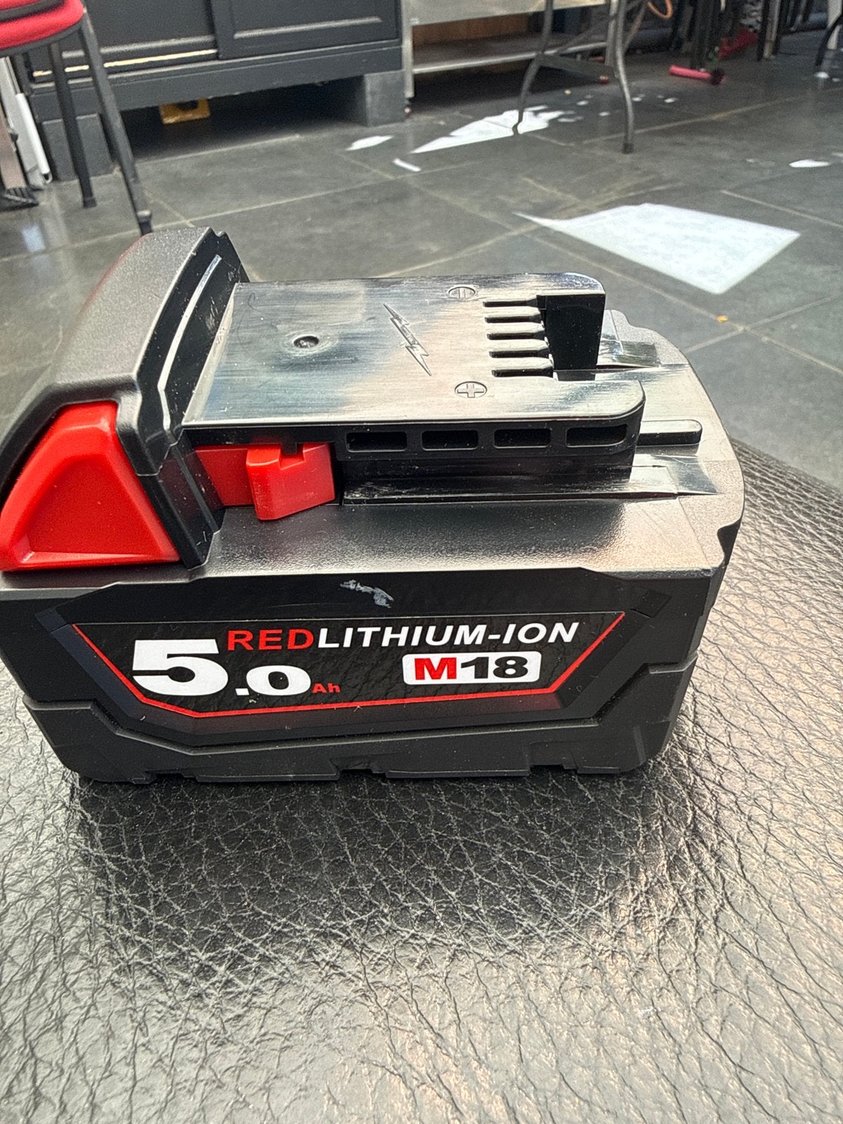 Milwaukee M18 5.0 Ah Accu met Snellader M12-18FC, Ophalen of Verzenden, Zo goed als nieuw, Overige typen