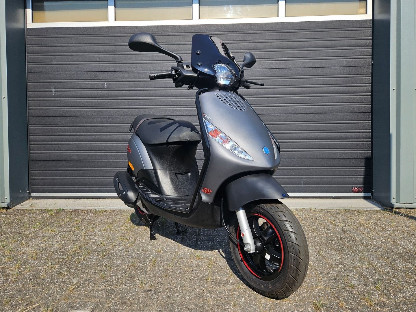 PIAGGIO ZIP 4T E4 BROM 2019 MAT GREY 1927 KM + OPTIES!