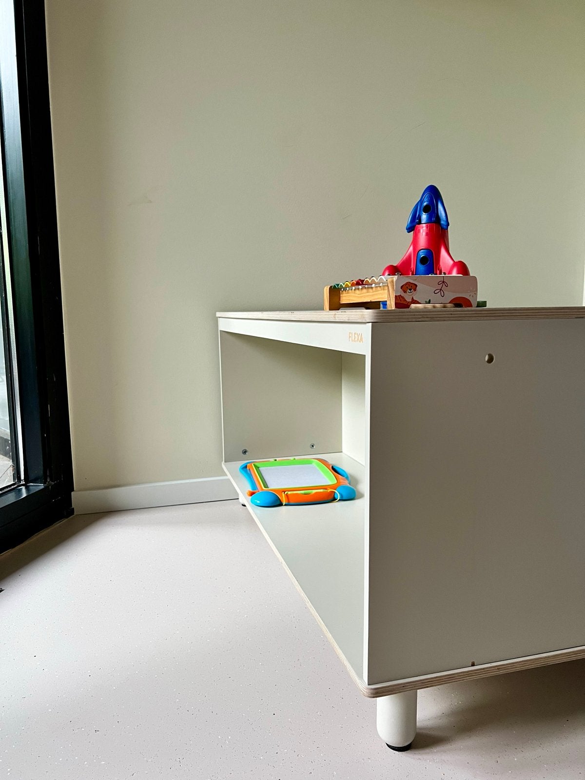 GRATIS Kinderspeeltafel/kast grijs, Kinderen en Baby's, Ophalen, Zo goed als nieuw, Tafel(s)