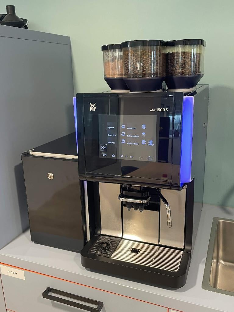 WMF 1500S Volautomatische koffiemachine + veel accessories, Ophalen, Gebruikt, 10 kopjes of meer, Koffiemachine