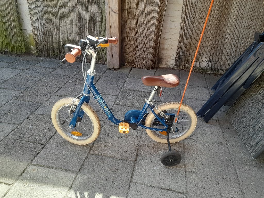 Blauwe jongensfiets 14inch met zijwieltjes, Fietsen en Brommers, Fietsen | Jongens, Ophalen, 14 inch of minder, BTWIN, Handrem