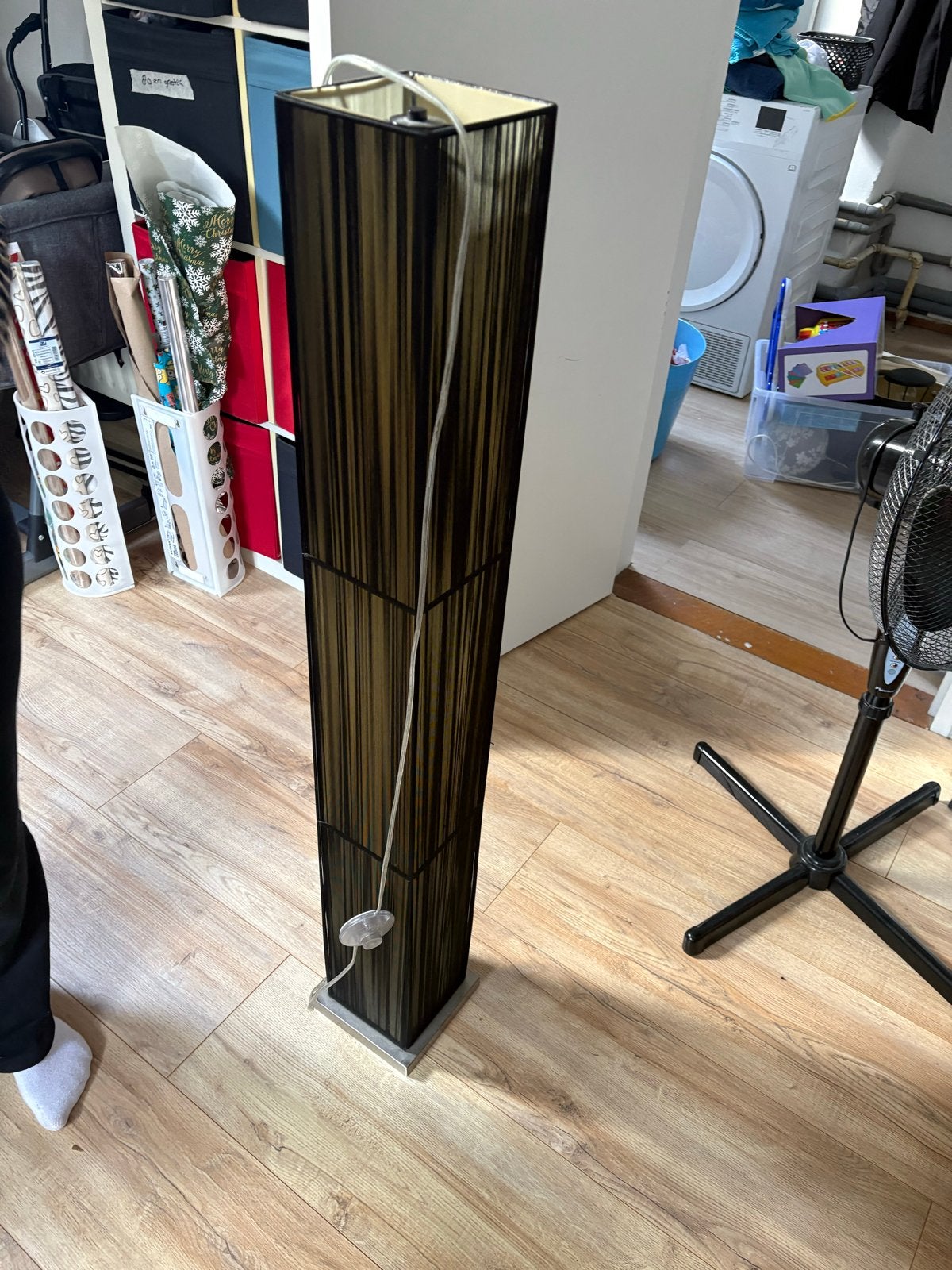 Moderne staande lamp - Zwart met goudkleurige accenten, Ophalen, Gebruikt, Textiel, E27 (groot)