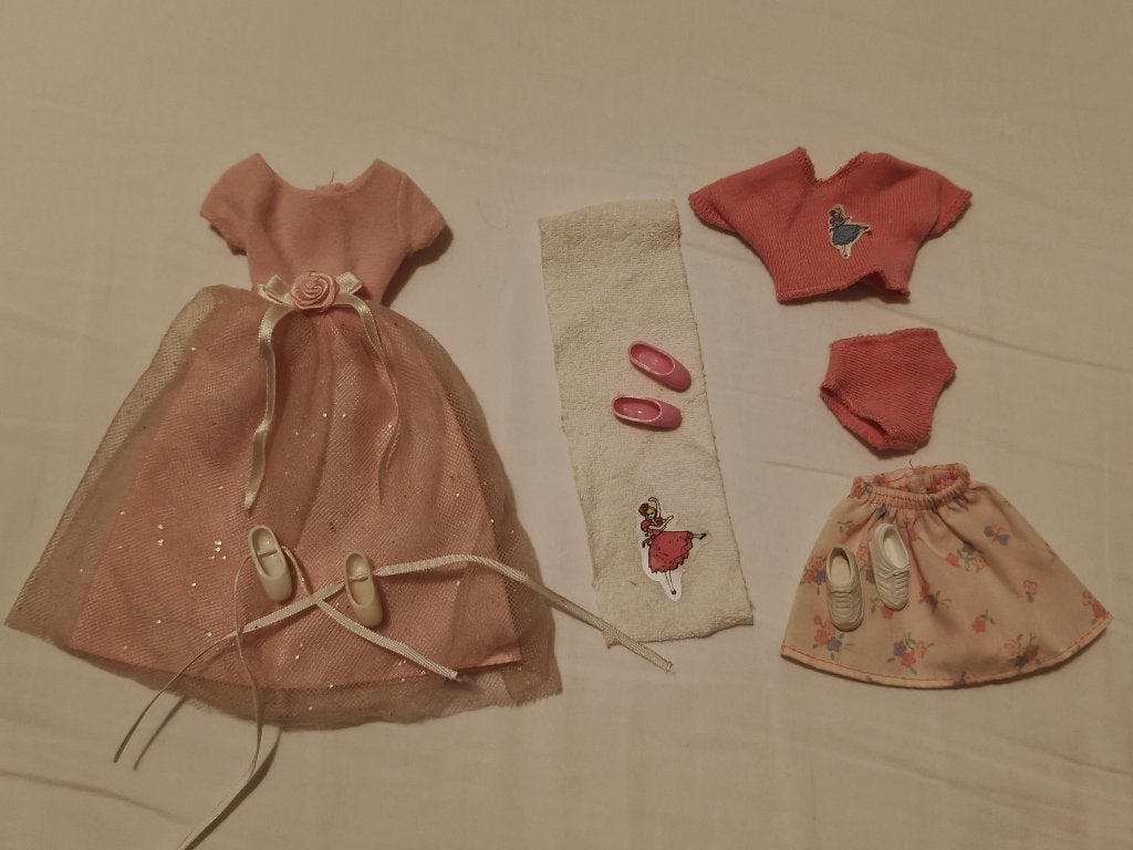 My first barbie ballet ballerina jaren 80 vintage kleding, Verzamelen, Poppen, Ophalen of Verzenden, Zo goed als nieuw, Kleertjes
