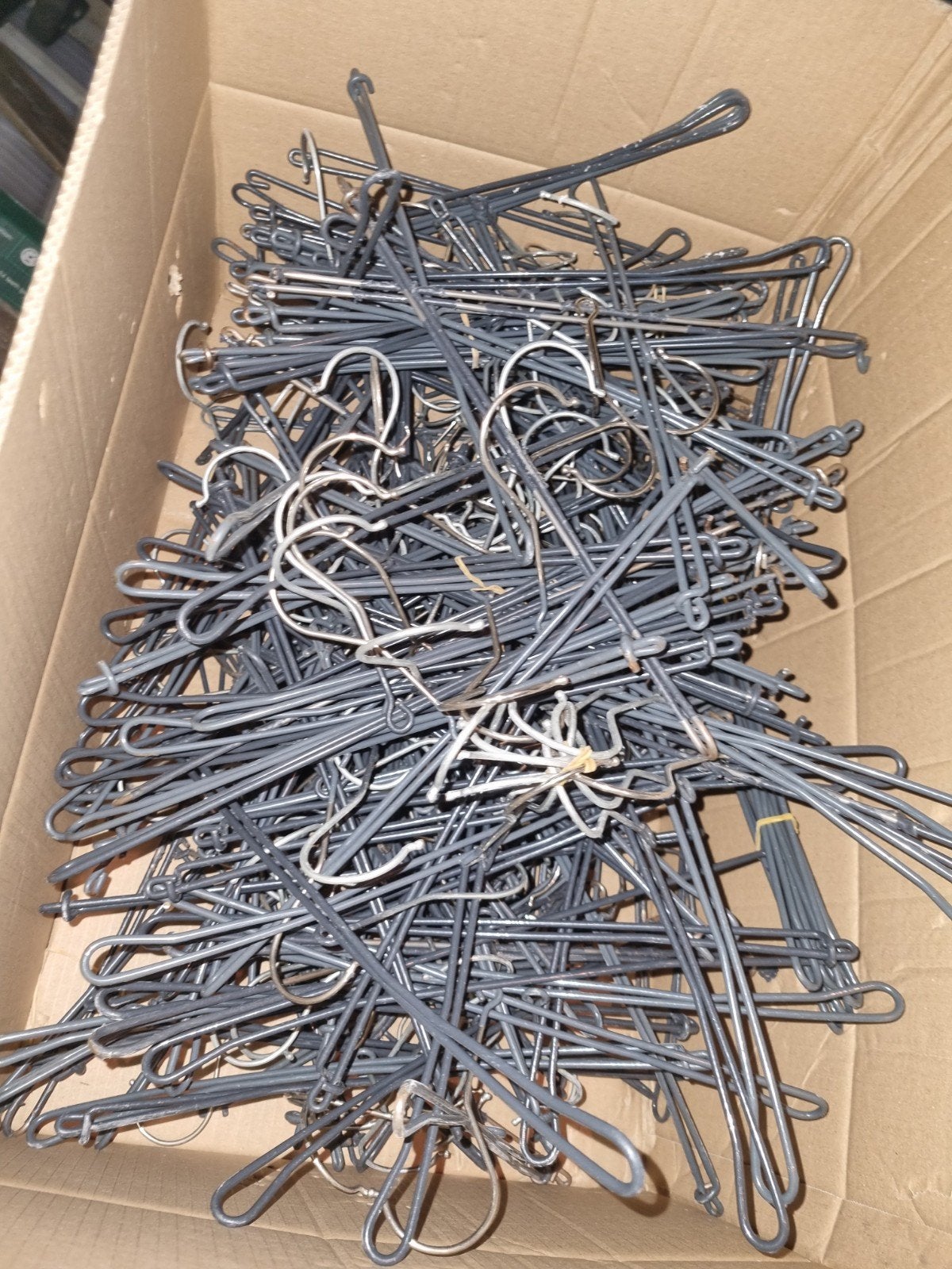 Grote partij gebruikte stalen kledinghangers (2 dozen), Kleding | Dames, Kledinghangers, Ophalen of Verzenden, Gebruikt, Metaal