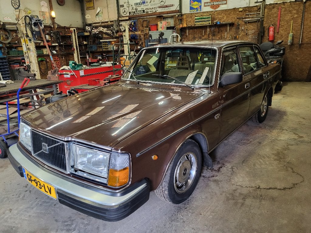 Volvo 264 2.7 GL AUT 1980 Bruin, Auto's, Automaat, 1330 kg, Bruin, 2644 cc