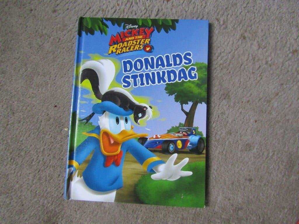 Boek: Mickey and the roadster racers - Donalds stinkdag, Ophalen of Verzenden, Gelezen, Disney, Fictie algemeen