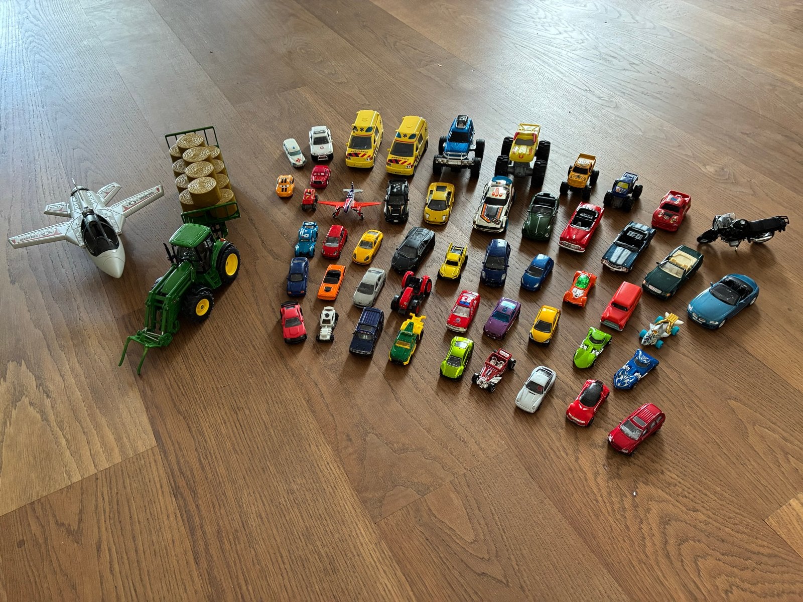 Grote collectie speelgoedauto's, tractor en straaljager, Ophalen, Gebruikt