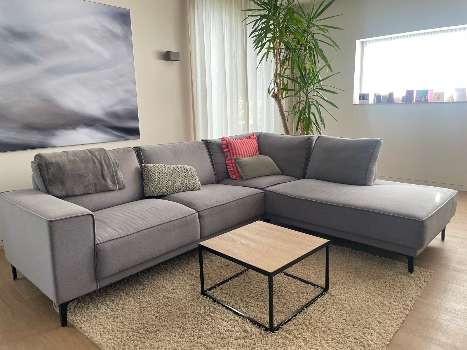 Ruime grijze hoekbank met chaise longue (Tilders), Ophalen, Gebruikt, Stof, Modern, scandinavisch, minimalistisch