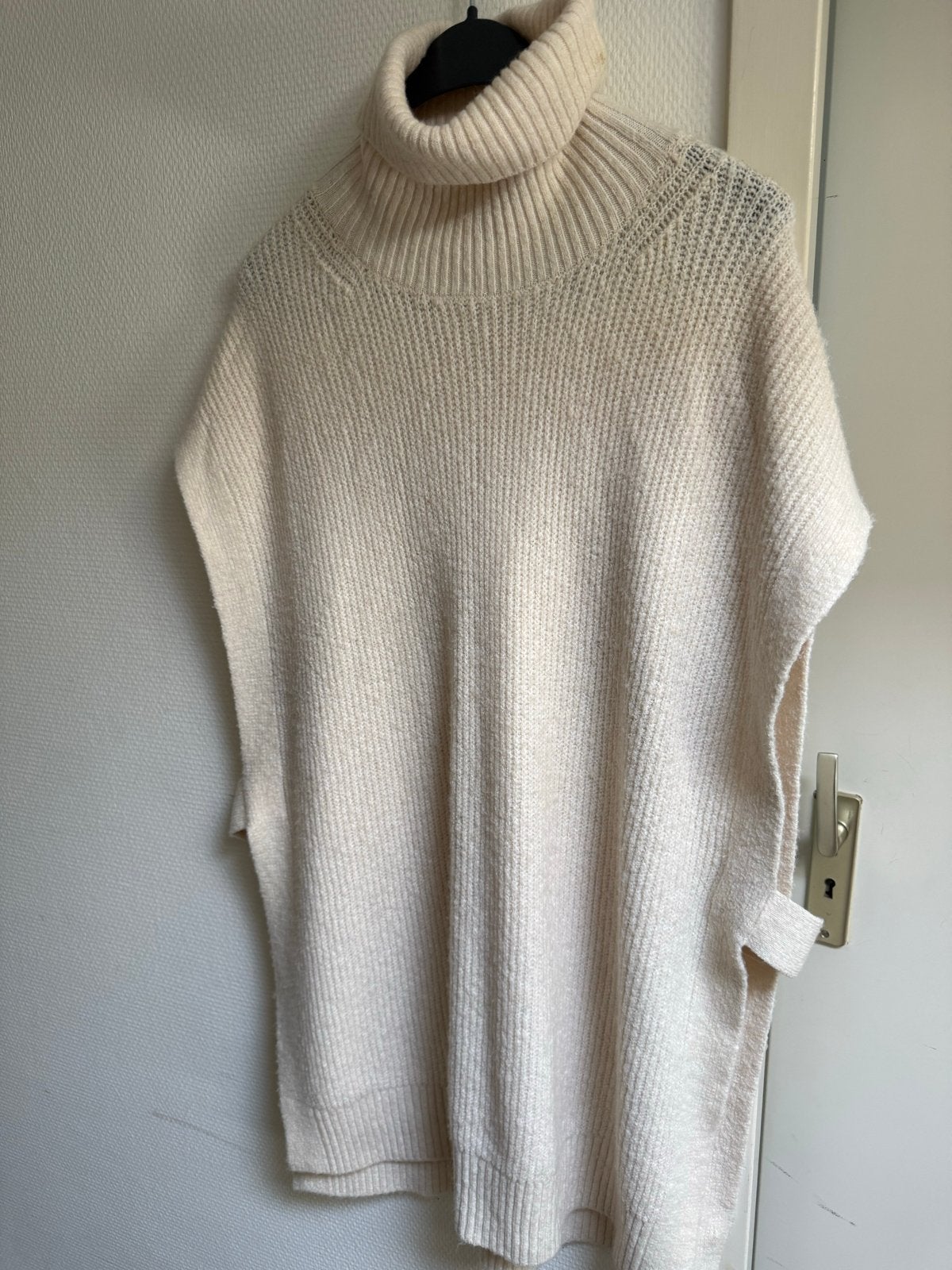 MNG gebreide coltrui mouwloze trui maat XL, Ophalen of Verzenden, Zo goed als nieuw, Maat 46/48 (XL) of groter, Beige