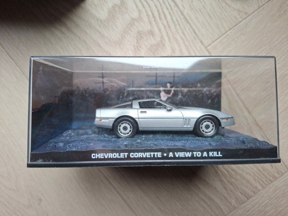 47 James Bond auto's te koop, Hobby en Vrije tijd, Modelauto's | 1:43, Ophalen, Zo goed als nieuw, Auto, Overige merken