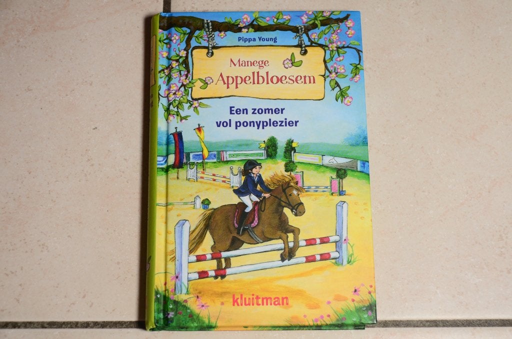 Manege Appelbloesem Een zomer vol ponyplezier / Pippa Young, Boeken, Kinderboeken | Jeugd | onder 10 jaar, Zo goed als nieuw, Fictie algemeen