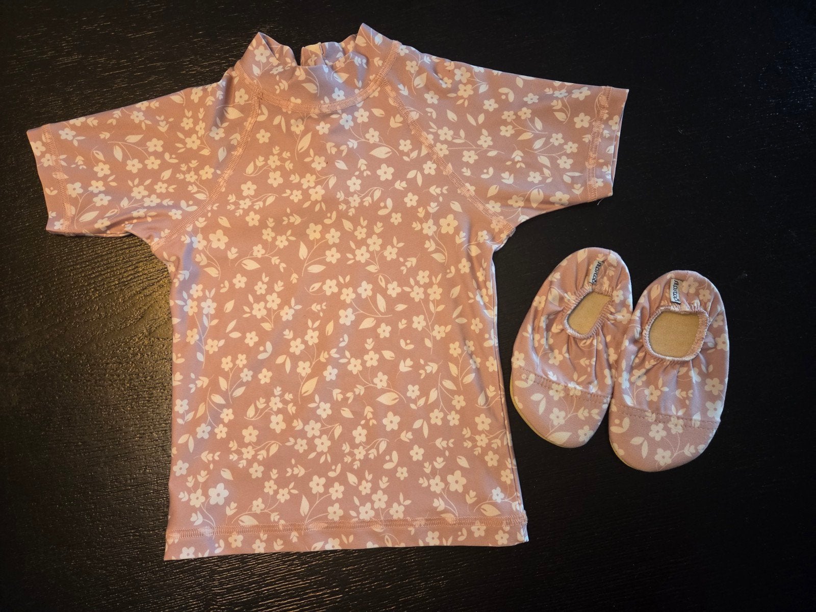 uv shirtje en bijpassende schoentjes van Slipstop maat 74-80, Kinderen en Baby's, Ophalen of Verzenden, Zo goed als nieuw, Meisje