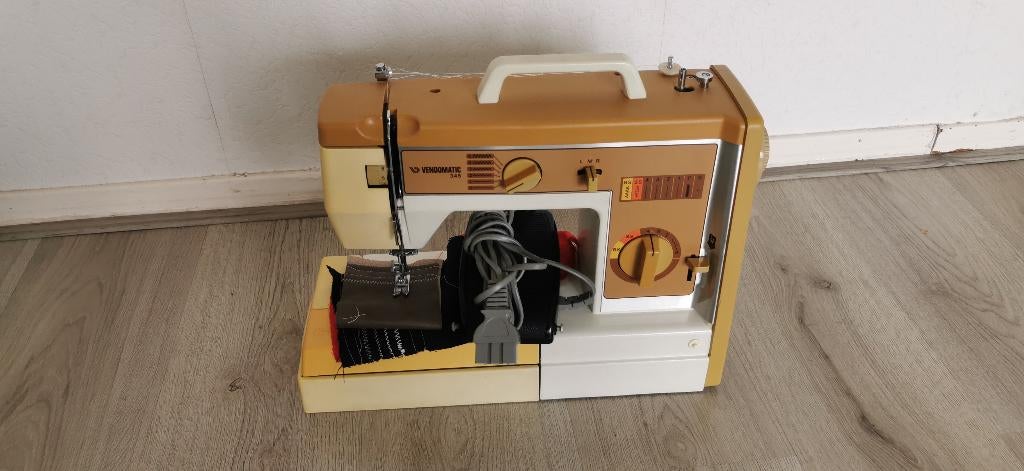 Naaimachine VENDOMATIC 345, Ophalen of Verzenden, Zo goed als nieuw, Naaimachine, Overige merken